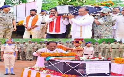 नक्सल विरोधी अभियान में शहीद मेहुल सोलंकी को सीएम विष्णुदेव साय ने दी श्रद्धांजलि, पार्थिव शरीर को दिया कंधा