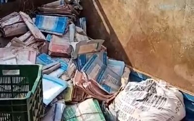 स्कूल की किताबें कबाड़ में बेचीं, शिक्षक को रंगे हाथों पकड़ा गया