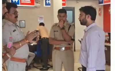 नकाबपोश बदमाशों ने बैंक में सिर्फ 10 मिनट में लूट की 14 किलो सोना और ₹15 करोड़ की माल दी थी!