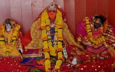 अनूठा मंदिर: माता के लिए नहीं चढ़ते फल-फूल, भक्तों की श्रद्धा में शामिल होते हैं जूते-चप्पल; परंपरा का कारण है हैरान करने वाला