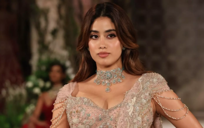 फेस्टिव सीज़न में स्टार स्टाइल! जान्हवी ने मनाई नवरात्रि, तस्वीरें वायरल