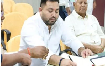 वैशाली जिले के राघोपुर विधानसभा क्षेत्र से नामांकन पत्र दाखिल किया राजद नेता तेजस्वी यादव ने