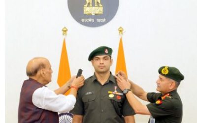 ओलंपिक पदक विजेता नीरज चोपड़ा को मानद लेफ्टिनेंट कर्नल के पद से सम्मानित किया रक्षा मंत्री राजनाथ सिंह ने