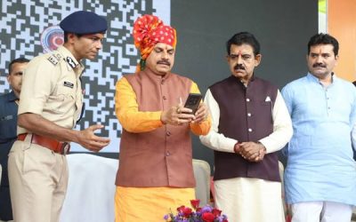 मुख्यमंत्री डॉ. यादव ने मोबाइल से क्यूआर कोड स्कैन कर लांच किया इंदौर पुलिस का चेटबॉट