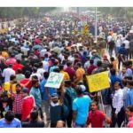 इंदौर के कलेक्टर चौराहा पर हजारों स्टूडेंट के द्वारा धरना प्रदर्शन किया जा रहा है