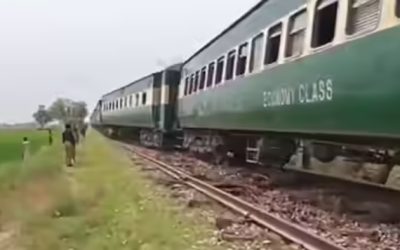 जाफर एक्सप्रेस पर भीषण विस्फोट, कई डिब्बे पटरी से उतरे