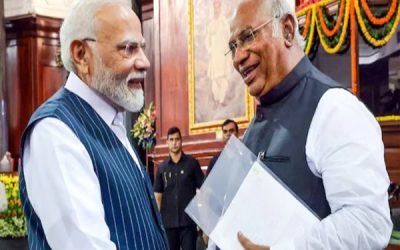 प्रधानमंत्री नरेंद्र मोदी ने कांग्रेस अध्यक्ष मल्लिकार्जुन खड़गे से बात कर जल्द स्वस्थ होने की कामना की