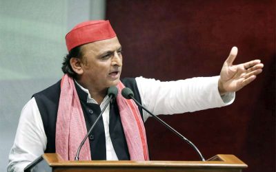 अखिलेश यादव ने भाजपा पर तंज कसा: सरकार सफेद टेबल पर बैठकर काला झूठ बोलती है, पढ़ें पूरा बयान