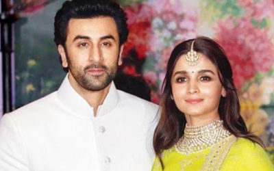 रणबीर कपूर का आलिया को फ्लाइंग किस, बिना कुछ बोले कार में बैठीं एक्ट्रेस