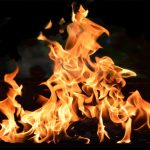 लड़की को जिंदा जलाया, फिर खड़े होकर देखता रहा! जब घर से निकलने लगा धुआं तो…