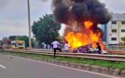 तमिलनाडु: कार हादसे में तीन दोस्तों की मौत, दो ने शीशा तोड़कर बचाई जान