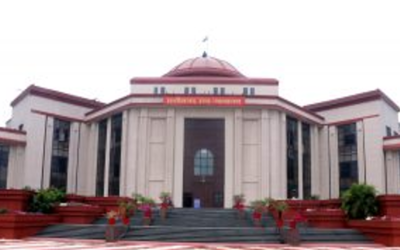 पीए की पत्नी का बर्थडे बना कोर्ट केस, न्यायालय ने लिया संज्ञान