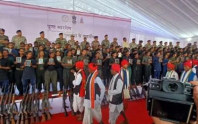 संविधान और लाल गुलाब के साथ 210 माओवादियों का आत्मसमर्पण, अबूझमाड़ का 4,400 वर्ग किमी क्षेत्र माओवाद मुक्त